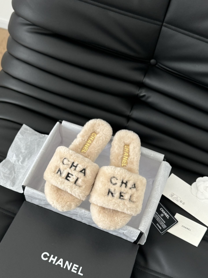 Ch**el slippers